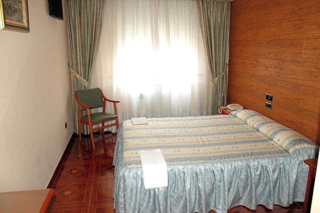 Hostal Castilla Бенавенте Стая снимка